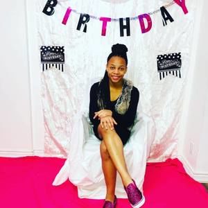 Meet your Posher, Daphene